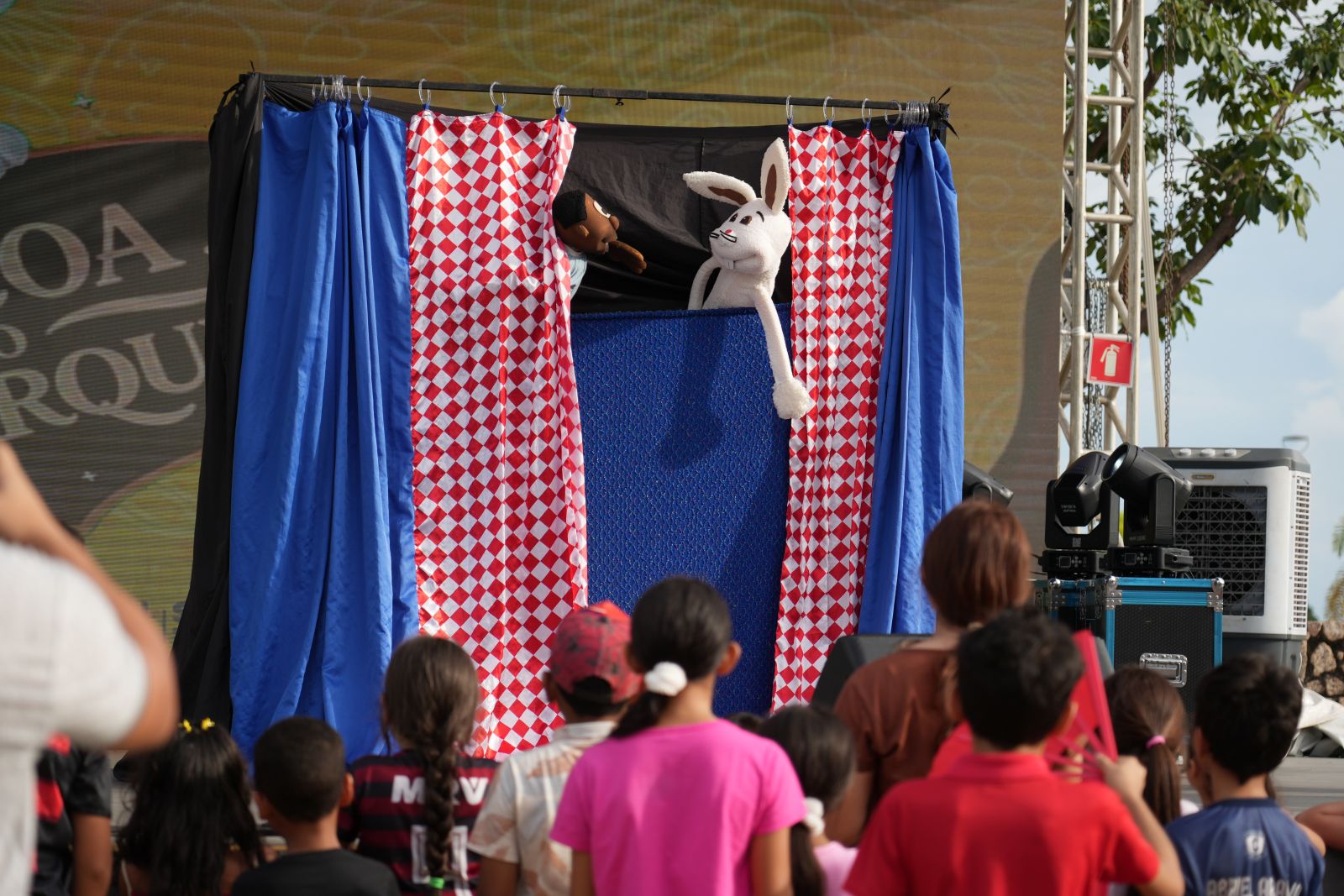 Haverá apresentações de teatro de fantoches em diversos horários